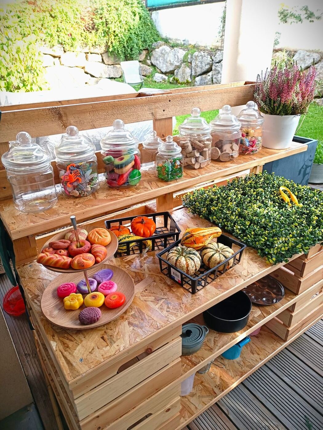 Cuisine d’extérieur pour enfant, installée à sa hauteur
